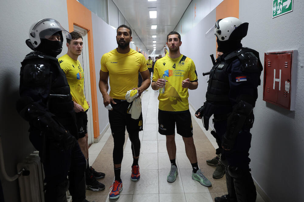Policija čuva igrače AEK-a, Atinjani ne žele nazad? (Foto)