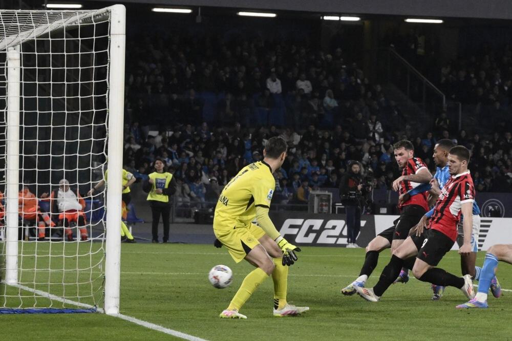 Jovićev prvenac nedovoljan Milanu da izbegne poraz u Napulju (Video)