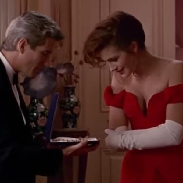 Gde se sada nalazi famozna crvena haljina? Srpkinje su tada obožavale film "Zgodna žena", a 35 godina kasnije...