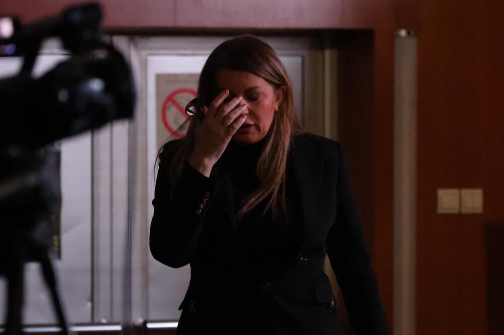 "Čekam da se pojaviš i pitaš..." : Viki se obratila pokojnom bratu, a onda je cela sala isplakala dušu