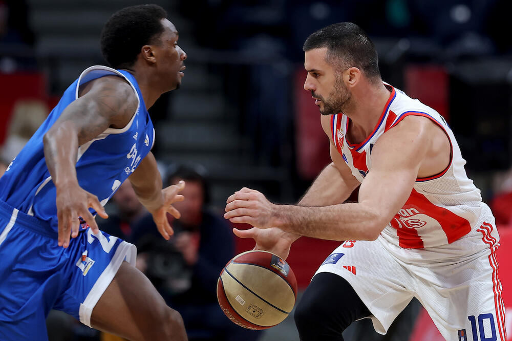 Branko Lazić predao nagradu košarkašu Partizana!