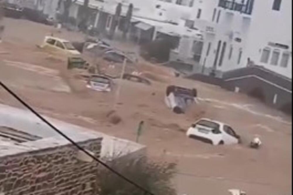 Oluja paralisala Grčku: Orkanski vetrovi čupali drveće, automobili "plivali u vodi", Krit najgore prošao! (VIDEO)