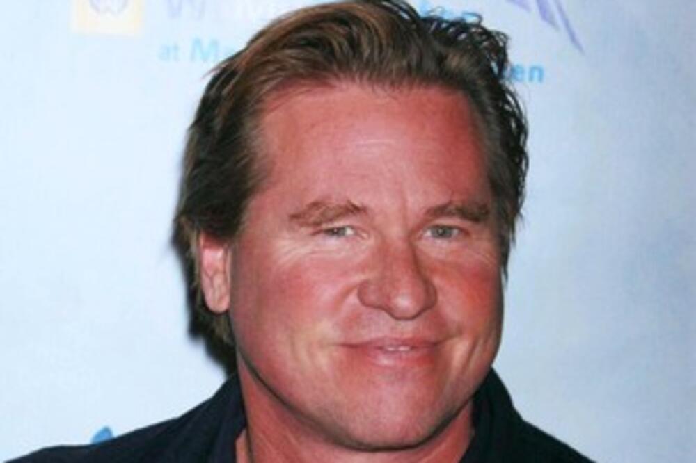 Mlađi brat mu se udavio u bazenu, a njega niko nije podnosio: Ko je bio Val Kilmer? Isplivali šok detalji