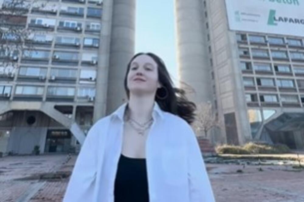 Marija došla iz Berlina u Beograd pa se uselila na poslednji sprat Geneksa: Snimila brutalnu istinu o kojoj se ćuti