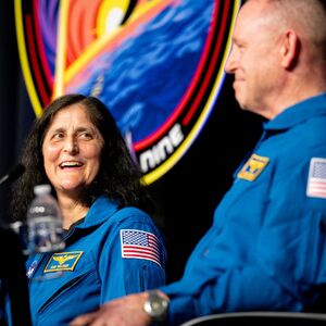 VODA SE PRETVARA U KUGLICE, A MRVICA MOŽE BITI KOBNA PO TIM! Svi se pitaju kako astronauti jedu da im hrana ne leti