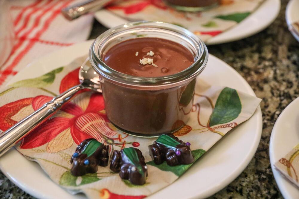 Od 3 sastojka dobićete kremastu poslasticu koja se topi u ustima: Bez jaja i brašna, a uspeva apsolutno svima