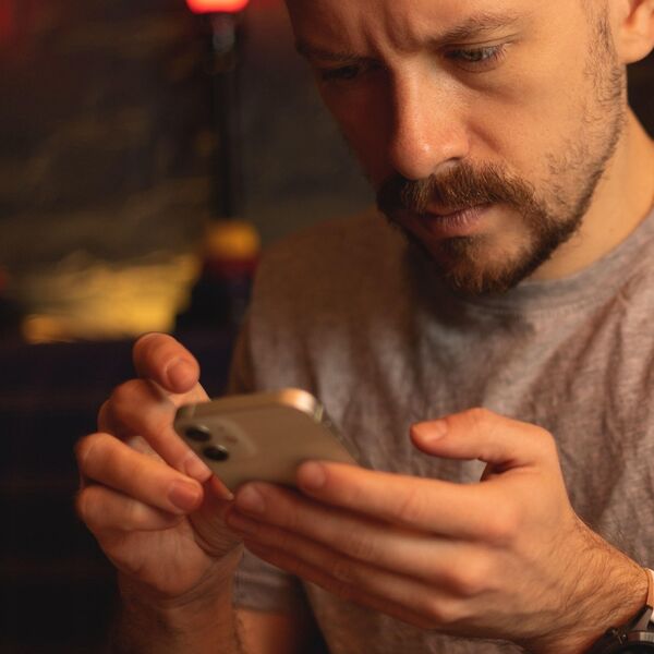 Jednostavan trik da vidite s kim se vaš partner dopisuje: Ne treba vam ni lozinka ni aplikacija