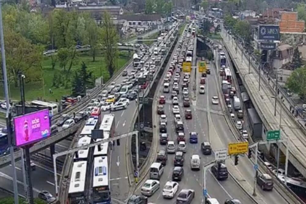 Opšti kolaps u Beogradu: U ovim delovima grada se stvaraju ogromne gužve, evo gde je najgore! (FOTO)
