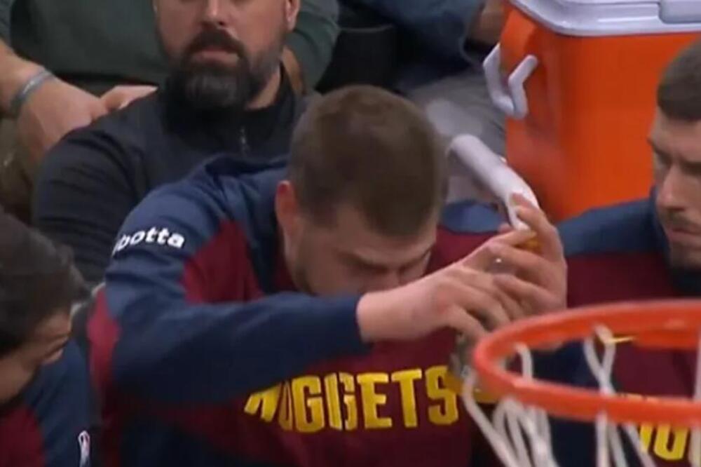 Jokić poludeo na klupi Denvera - Hrvat i Slovenac u čudu zbog Nikolinih izgubljenih živaca (Video)