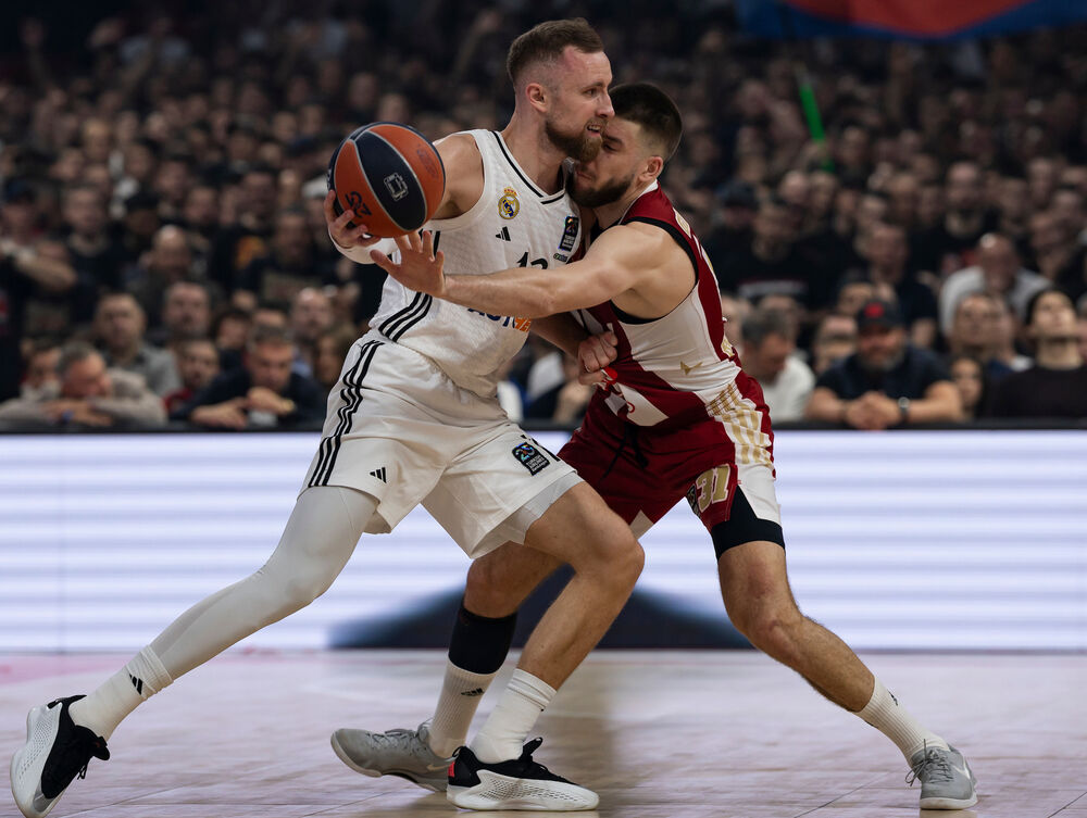 Duel Džanana Musa i Rokasa Gedraitisa na utakmici Crvene zvezde i Real Madrida