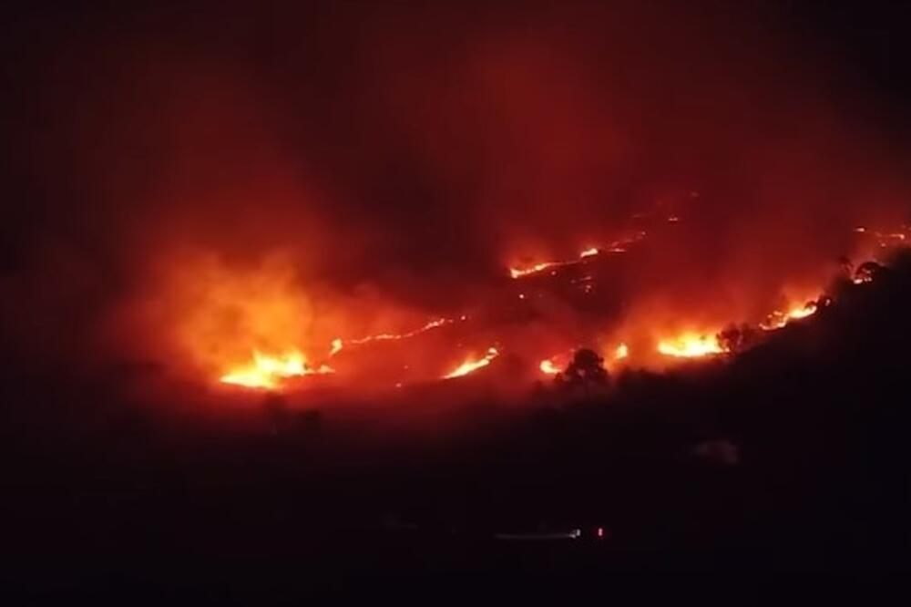 Apokaliptični prizori uplašili ceo svet: Više od 100 vatrogasaca se bori sa vatrom, buktinja zahvatila šume (VIDEO)