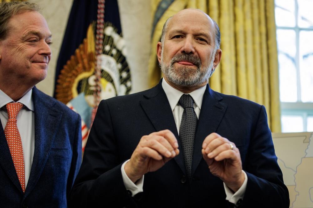 Ovo je čovek koji je u jednom danu izbrisao 1.786 milijardi evra! Jednim potezom u potpunosti promenio svet (FOTO)