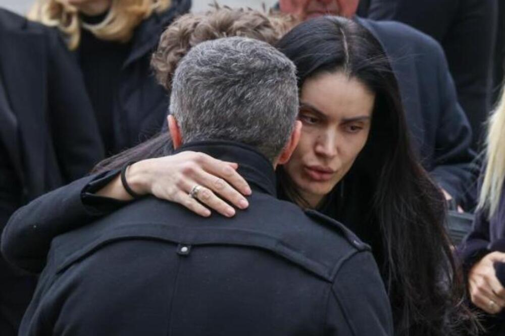 Udovicu Željka Rutovića grle najmoćniji ljudi iz senke: Danas svi bruje o lepoj Mirjani - jedan detalj budi pažnju