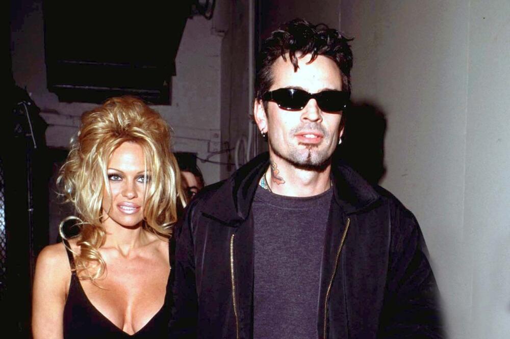 NJIHOV KUĆNI SNIMAK UKRAO RADNIK I OBJAVIO GA! Tukao ženu dok je držala njihovog sina, pa SMUVAO...