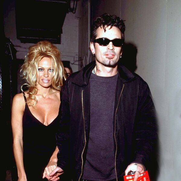 NJIHOV KUĆNI SNIMAK UKRAO RADNIK I OBJAVIO GA! Tukao ženu dok je držala njihovog sina, pa SMUVAO...