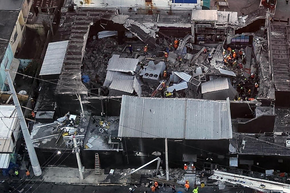 "Beton je na meni, ne mogu da dišem..." Poslednje reči pevača na koga se urušio krov u noćnom klubu i ubio 98 ljudi