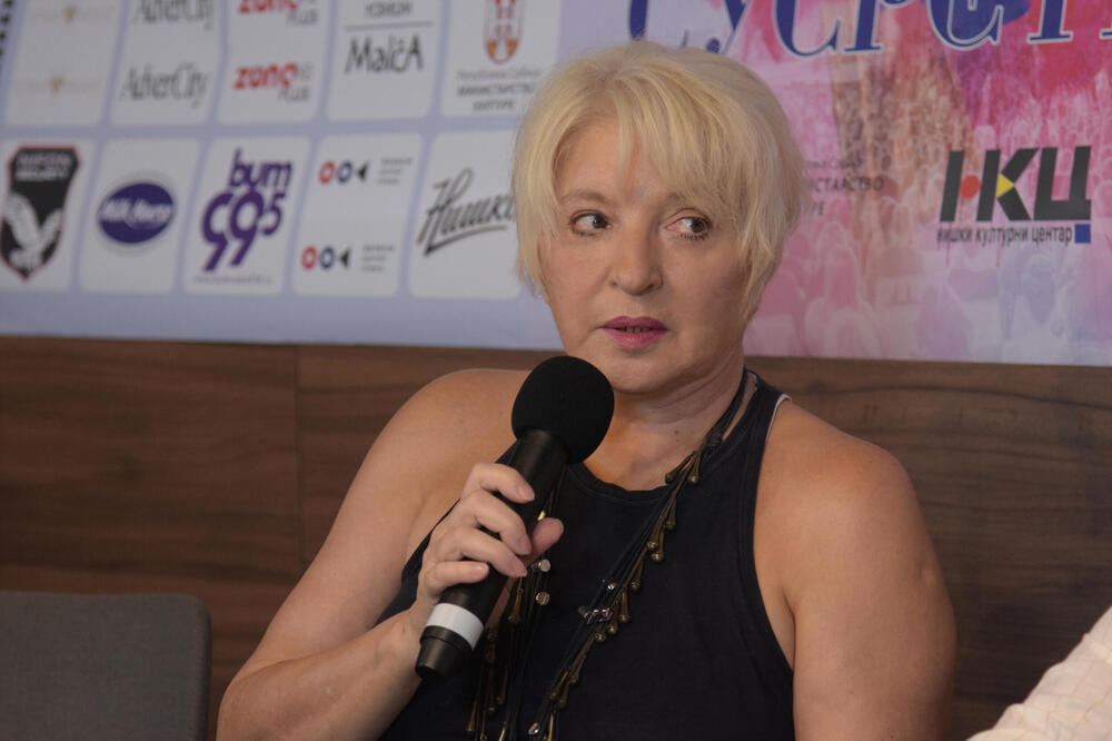 O ovoj fotografiji Mirjane Karanović Srbi su danima pričali: Pozirala na plaži kao od majke rođena, izazvala lavinu