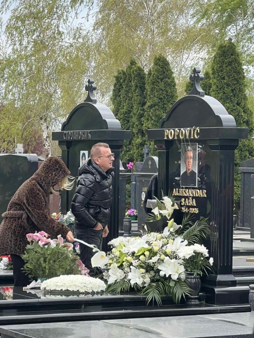 Dejan Ćirković Ćira na grobu Saše popovića