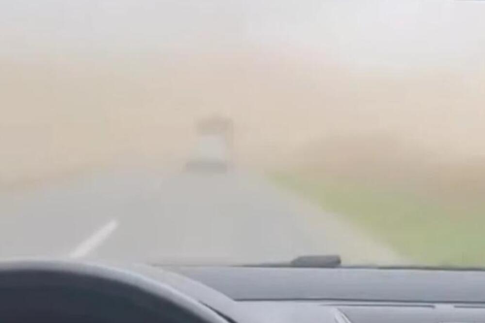 Staru Pazovu pogodilo strašno nevreme! Od prašine se ne vidi prst pred okom, olujni vetar divlja! (VIDEO)