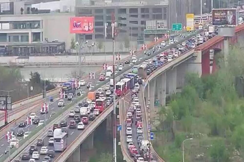 Kiša, sneg i vetar napravili totalni haos u Beogradu! Vozila se jedva kreću, na ovim mestima je najkritičnije