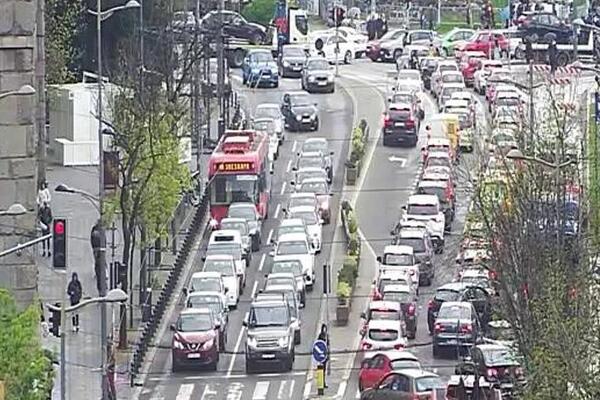 "Ovo se dešava svaki prokleti dan makar 3 puta": Beograđanin šokiran postupcima vozača, pa rešio da ne pali migavac