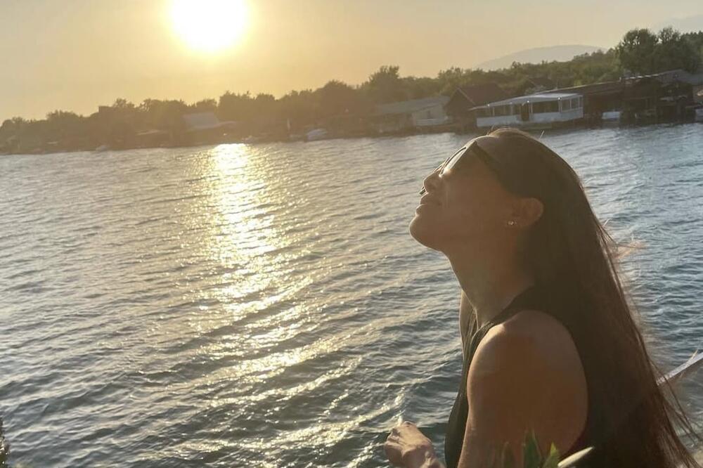 "NISAM MOGLA DA TE PODNESEM, A ONDA SI ME KUPILA ZA CEO ŽIVOT" Ova pevačica je preživela PAKAO nakon rijalitija