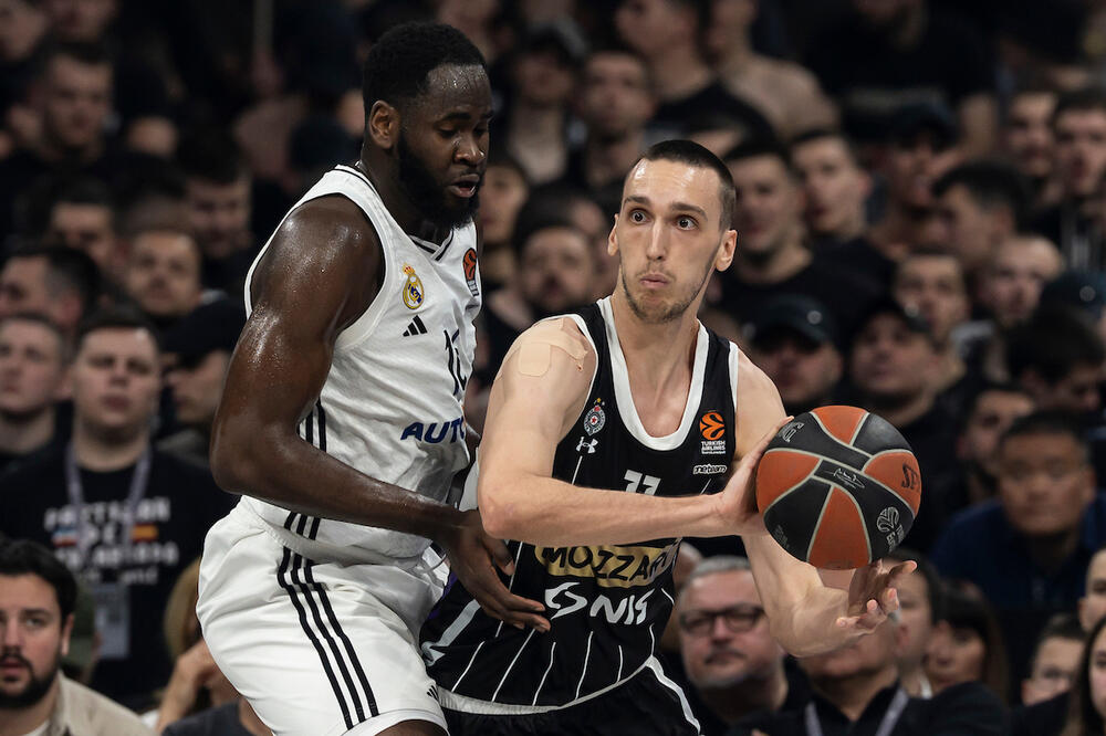 NBA krilni centar potpisao na dve godine (Foto)