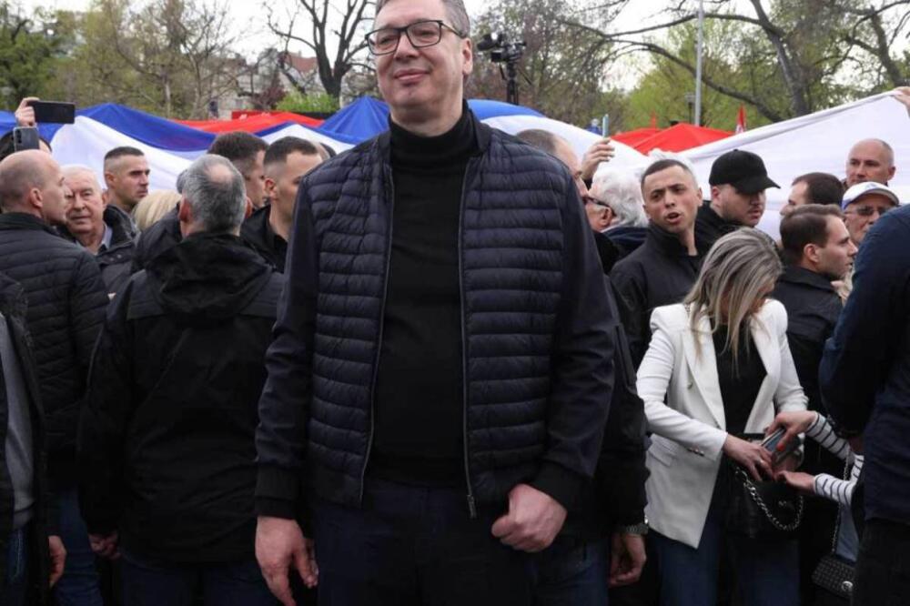 "Zastava je kao Kosovo i Metohija - srce Srbije": Oglasio se Vučić sa Narodnog skupa u Beogradu