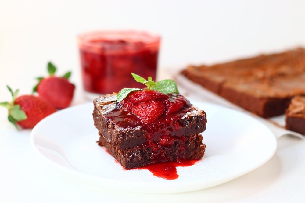 Recept za najbolji brauni od jagode: Idealan je za prolećne dane, a pravi se nikad lakše