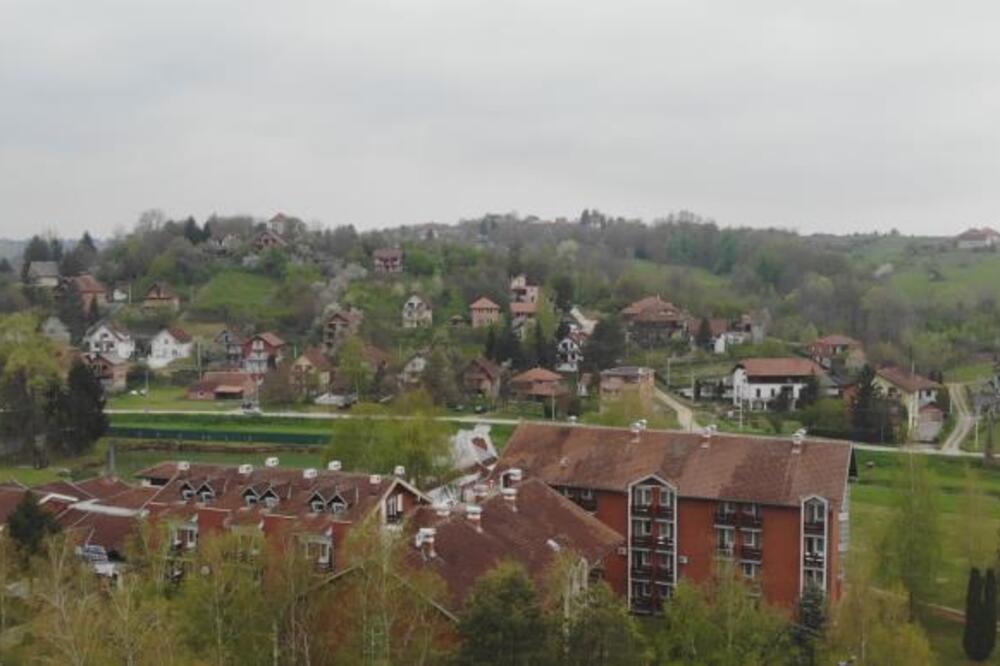 Leti se možda i ne vidi toliko, ali u toku zime je sasvim jasno zašto ova banja nosi baš takav naziv!