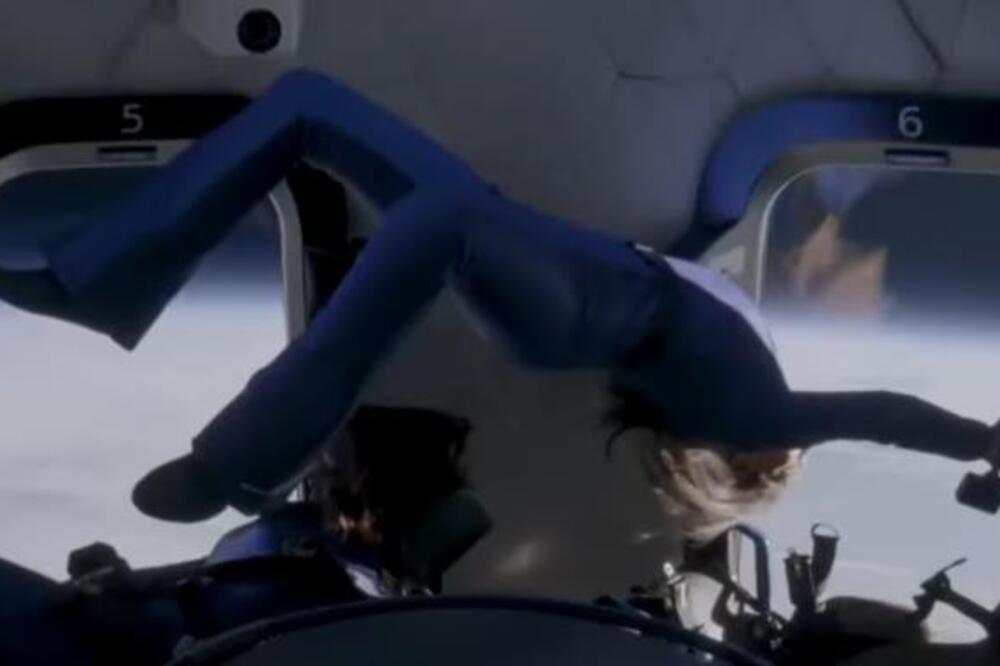 Ovo je pogled sa ivice svemira! Evo šta je fatalna žena milijardera radila u raketi - on jurnuo da je sačeka, pa...