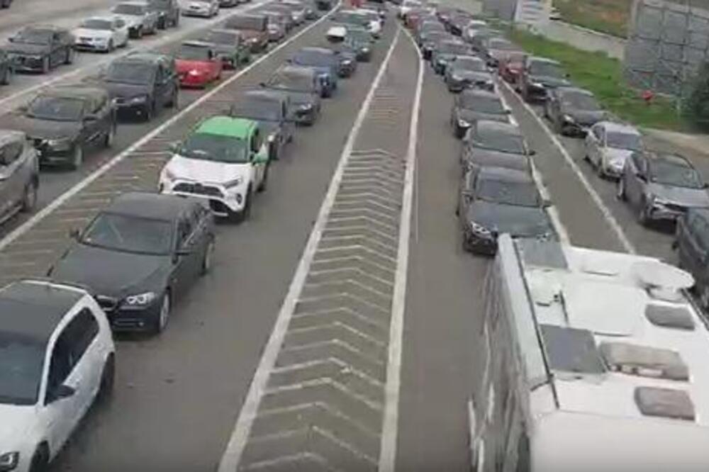 Počele velike gužve pred praznike: Na ovom graničnom prelazu krkljanac, pogledajte kakvo je stanje na ostalima FOTO