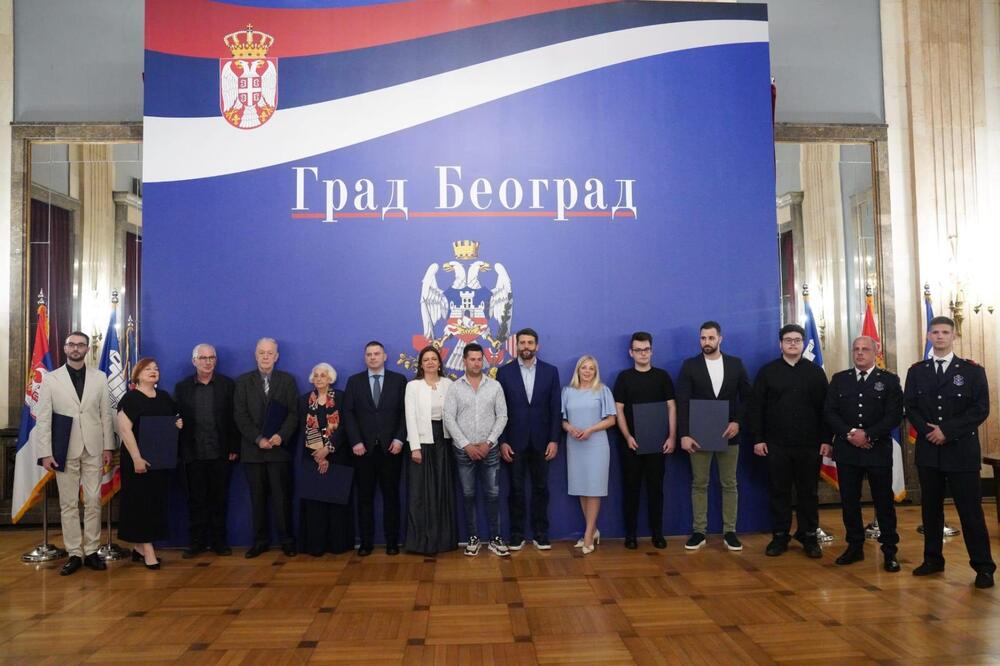 Gradonačelnik Šapić i predsednik Skupštine grada Nikodijević uručili Nagradu grada Beograda za 2024. godinu
