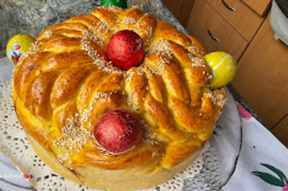 Uskršnja pogača koja sija kao dukat, a tajna je u premazu! Pekarski trik za savršen sjaj, zapišite recept