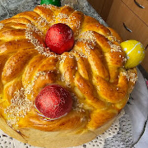 Uskršnja pogača koja sija kao dukat, a tajna je u premazu! Pekarski trik za savršen sjaj, zapišite recept