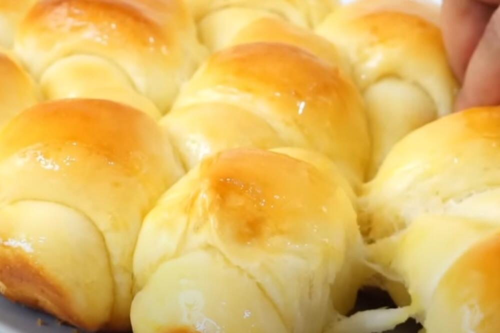 Ovakve kiflice do sada niste spremali: Jedan sastojak ih čini najmekšim (RECEPT)