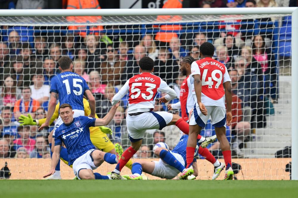 Poker Arsenala protiv "davljenika", novi poraz Junajteda!