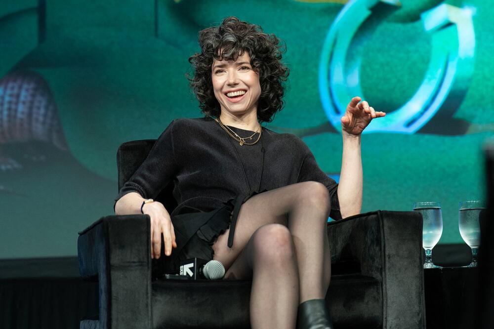 Ova vatrena lepotica stoji iza Signala - platforme koja je u jeku skandala! Otkrila zašto je političari toliko vole