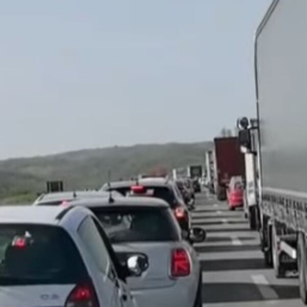 Ako ste hteli auto-putem ka Novom Beogradu, spremite se na ČEKANJE! Vozila stoje u više delova Beograda, ne mrdaju
