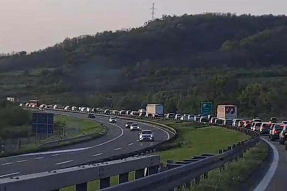 Srbi, budite oprezni: Vozila satima stoje na putu ka moru, vrućina dodatno pogoršava situaciju, pravi pakao