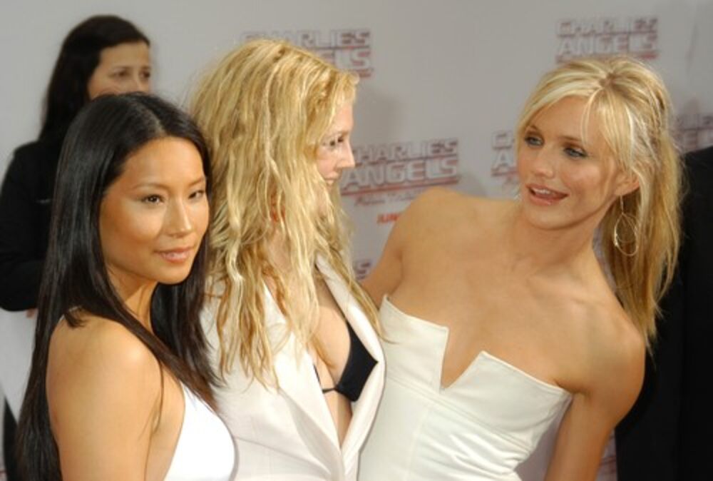 Filmski svet napustila je 2014. i uspešno odbijala glumačke ponude kojih je i te kako bilo. 