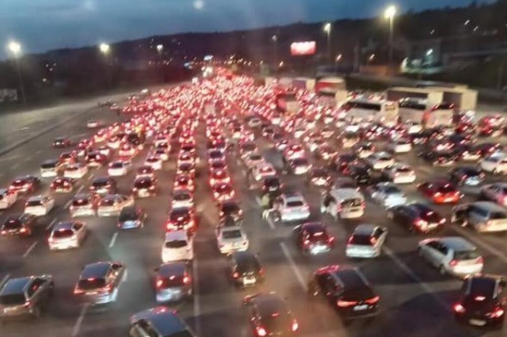 Apokaliptični prizor na ulazu u Beograd: Cela Srbija se vraća posle Uskrsa, automobili napravili opšti kolaps!