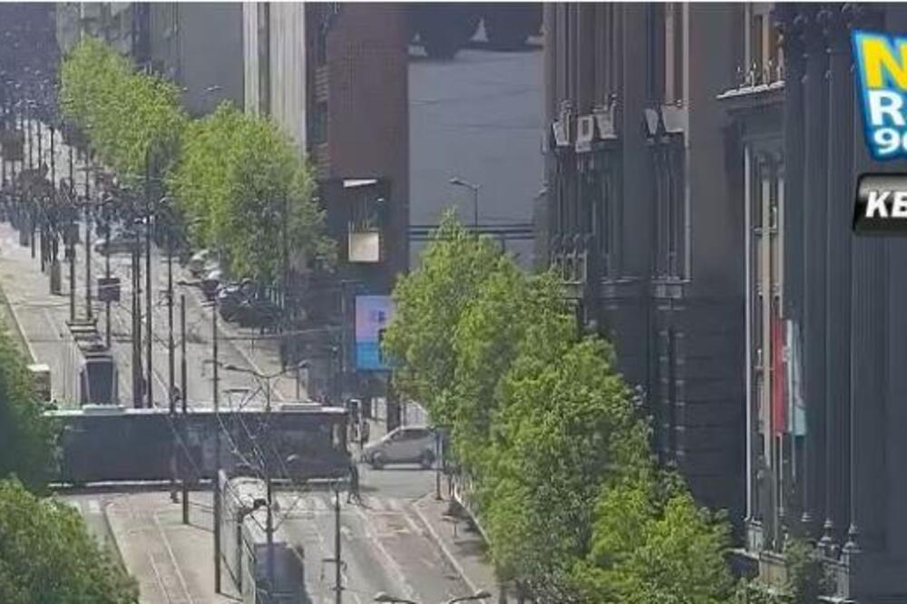 Nema ko danas neće kasniti na posao! Usred jutarnjeg špica sad se ne može kroz Nemanjinu, blokaderi sve zaustavili