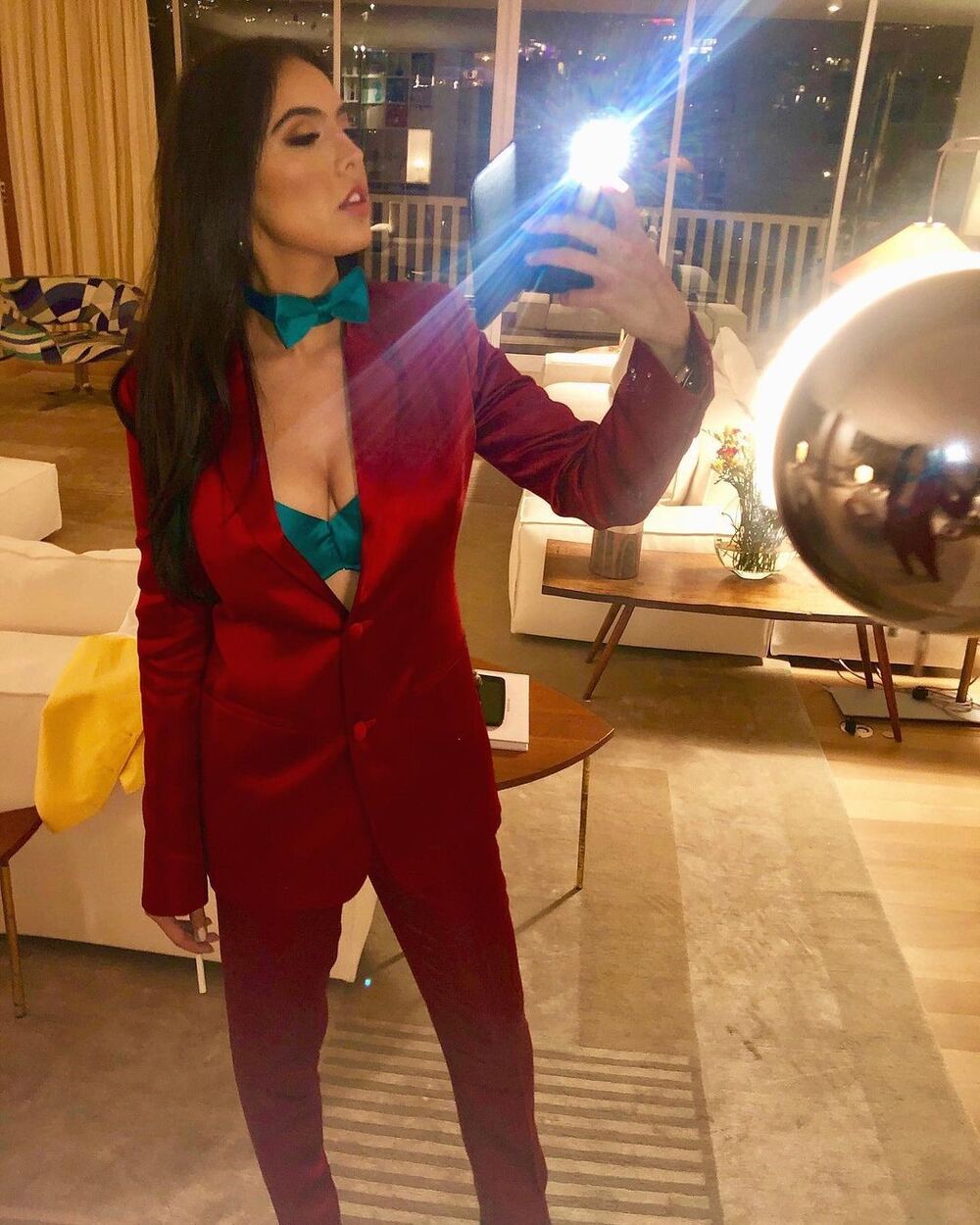 Mlađa dama i mama deteta