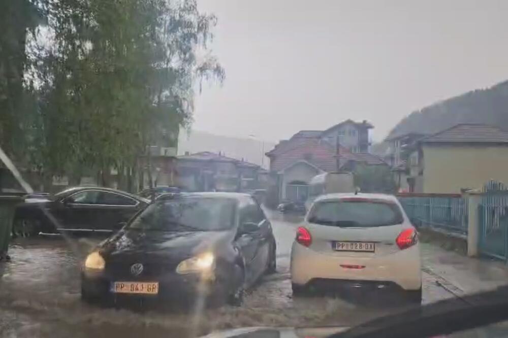 Potop u Prijepolju! Ogromna količina kiše pala za kratko vreme, bujica nosi sve pred sobom (VIDEO)