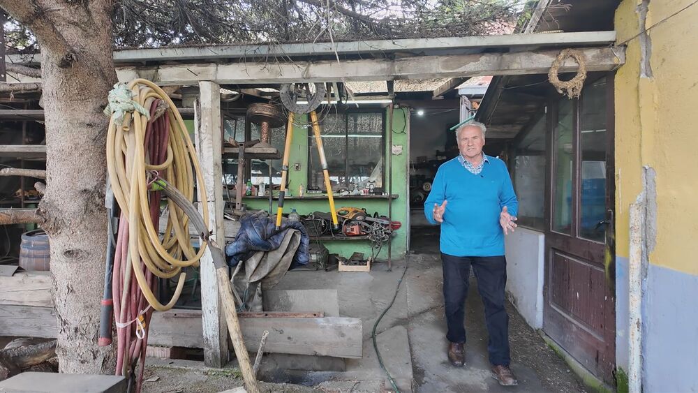 Zoran Ignjatović ispred svoje radionice