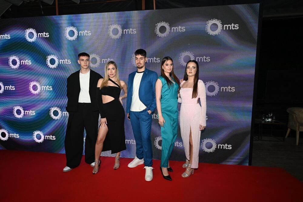 KARAVAN YOUTH FEST 2025: LETO KOJE PAMTIŠ UZ YOUTH STARS I NAJSJAJNIJE MUZIČKE ZVEZDE!