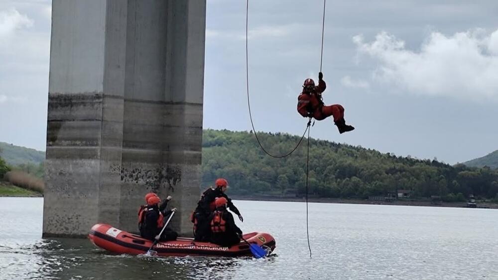 Kraj drame u Beogradu: Spašen muškarac koji je pao sa Pupinovog mosta!
