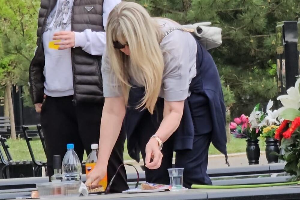 Prve slike Suzane Jovanović bez crnine! Na grob ponela ove 2 stvari, pa ljubila Sašin grob