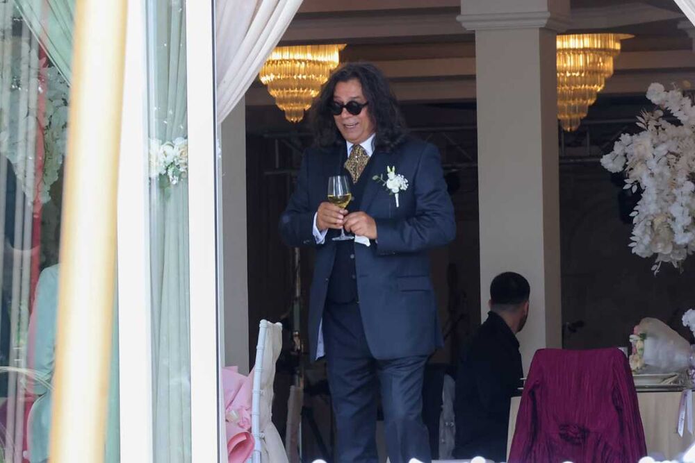 Zoran je diplomirao slikarstvo i grafiku na Akademiji umetnosti